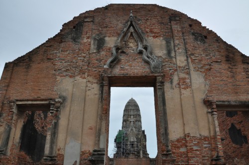 Entrée d'un temple avec sa tour khmer