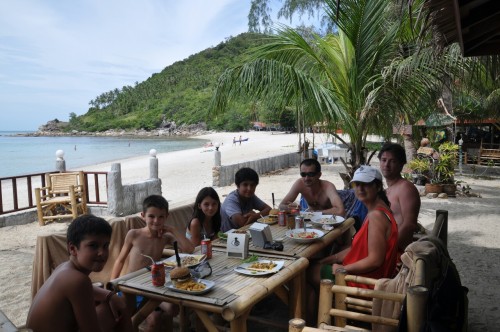 Repas du midi sur Bottle Beach. Plage magnifique au nord de l'île.