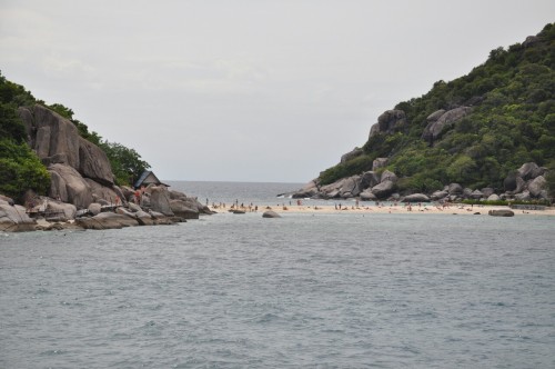 Une des plus belles plages de Ko Tao. En fait, 3 îlots séparés par une plage de sable fin…